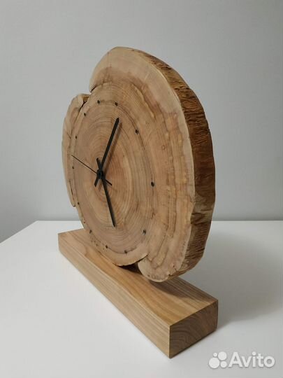 Часы из спила дерева настольные