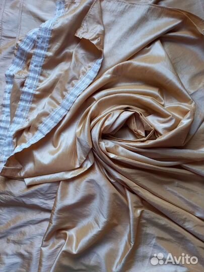 Два комплекта готовых штор