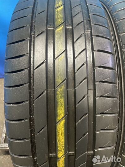 Kumho Ecsta PS71 215/45 R18 93Y