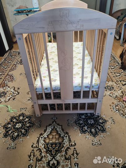 Детская кроватка с поперечным маятником