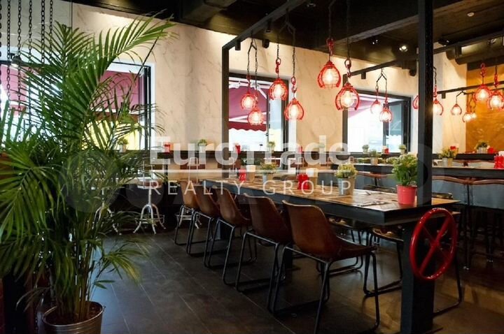 Сдам торговое помещение, 381 м²