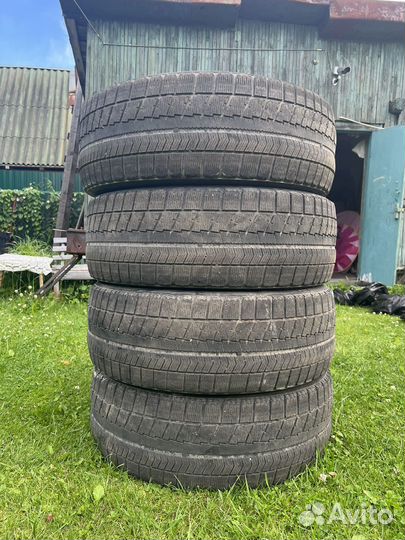 Bridgestone Blizzak VRX 225/45 R19