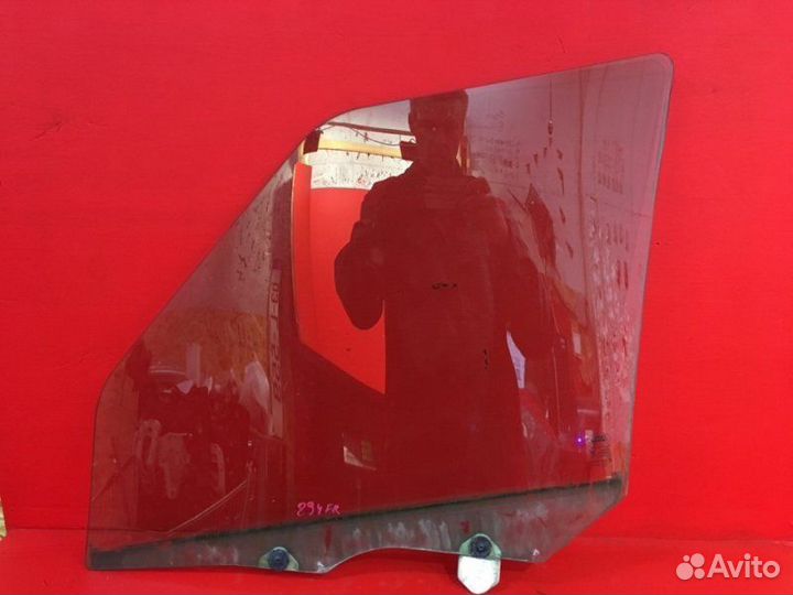 Стекло двери переднее правое Land Rover Discovery