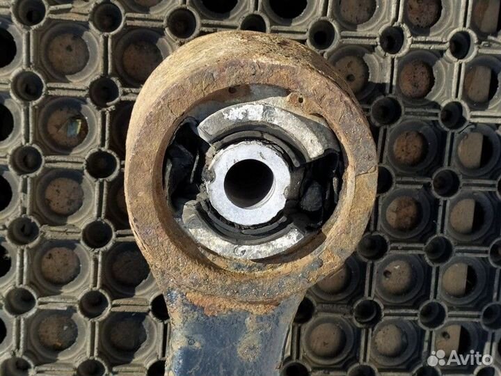 Тяга реактивная продольная правая