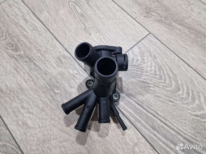 Корпус термостата 1.4 VW Golf 3, Vento 030121117K