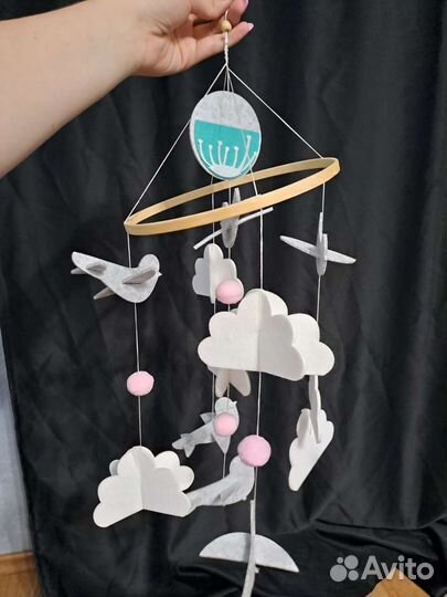 Мобиль на кроватку из фетра