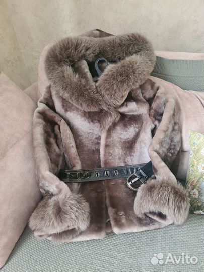 Шуба из мутона+песец с капюшоном