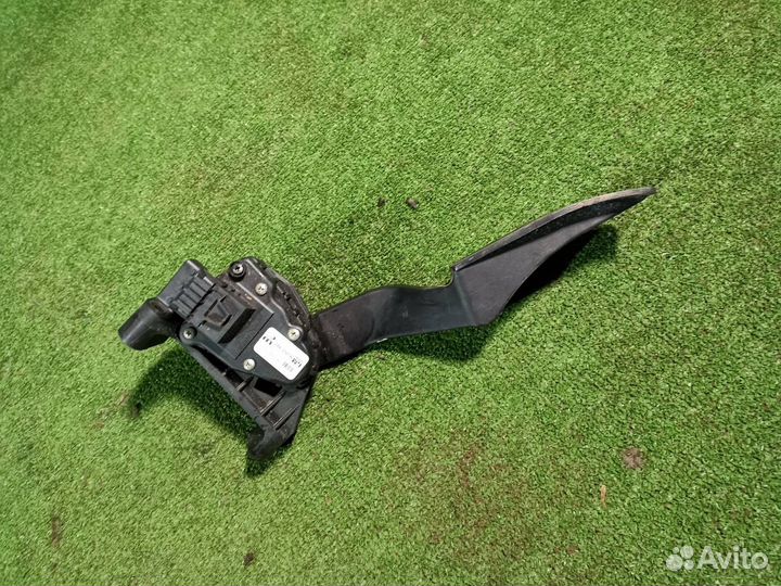 Педаль газа Opel Zafira B компактвэн 1.8 2008