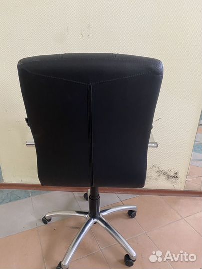 Офисное кресло