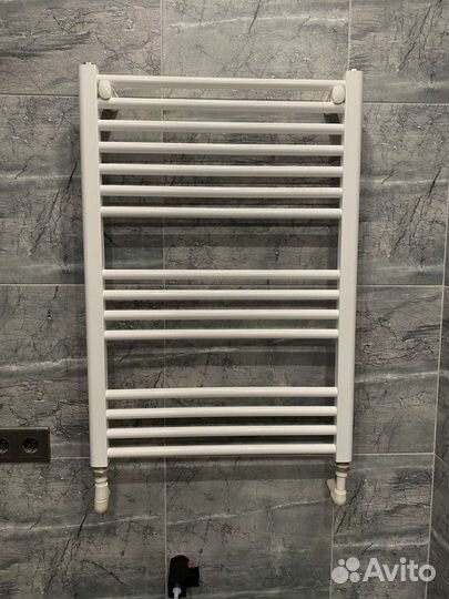 Полотенцесушитель, пенал IKEA, смеситель с душем