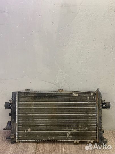 Радиатор двс Opel Zafira B Z19DTH