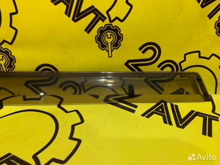 Ветровик задний левый Toyota Ist NCP60 2NZ-FE