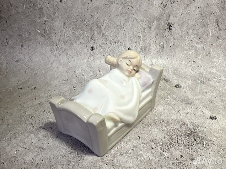 Статуэтка фарфор