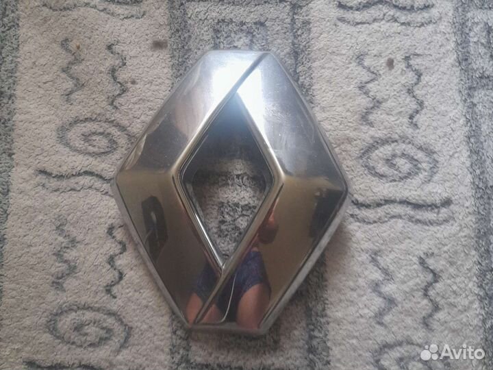 Шильдик Рено