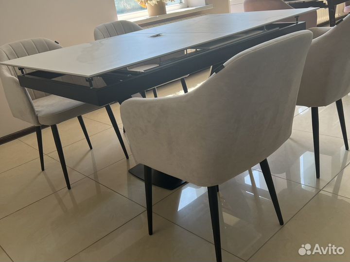 Кухонный стол и стулья