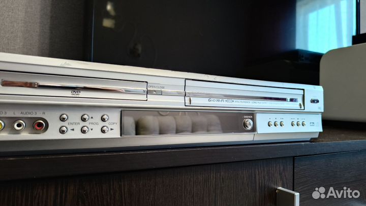 Видеомагнитофон VHS DVD