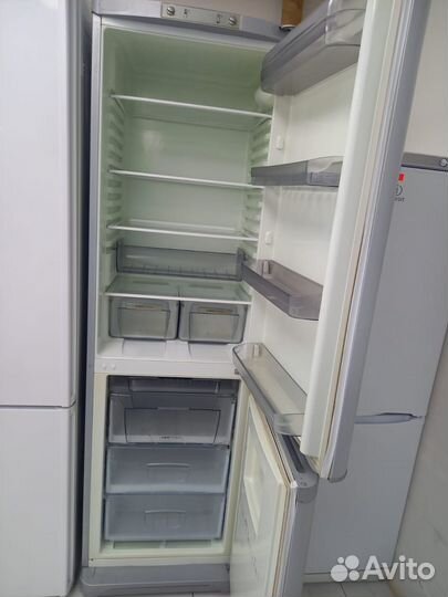 Холодильник Hotpoint -Ariston