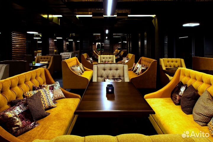 Диван в кафе