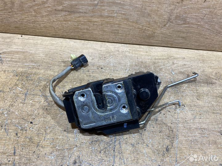 Замок передней правой двери Hyundai Getz ZD110