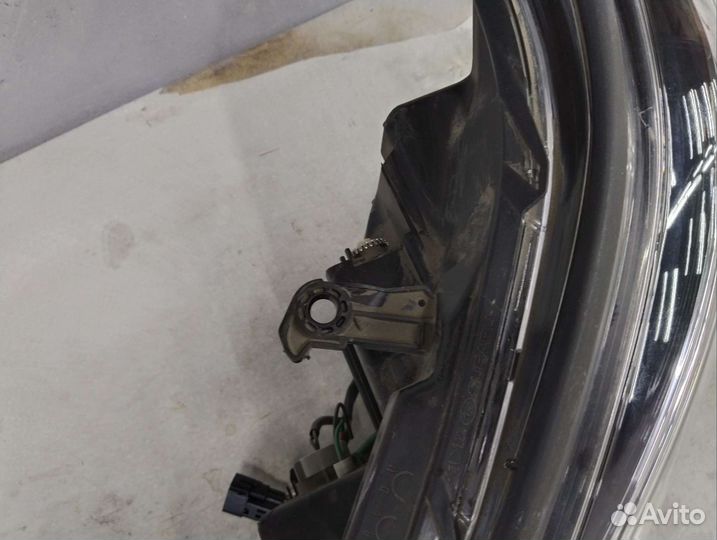 Фара левая на Subaru Forester