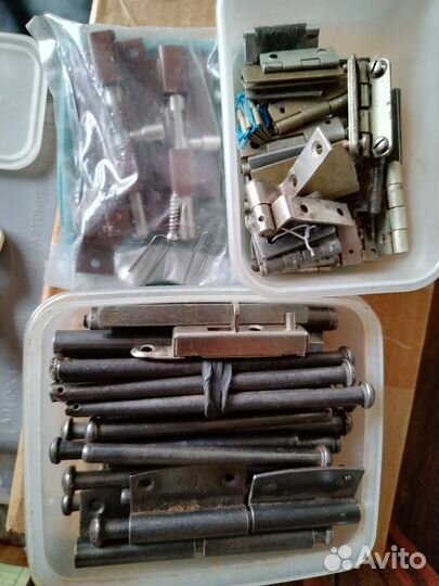 Дверные петли и защёлки