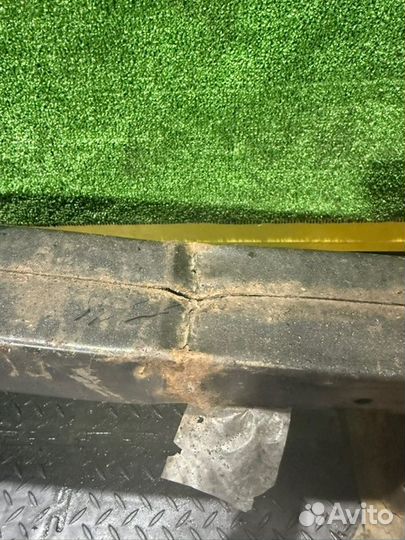 Усилитель бампера передний Nissan Qashqai 1.5 2008