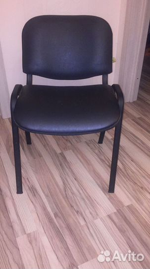Стул офисный черный