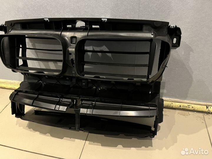 Жалюзи передние BMW F10 новый воздуховод