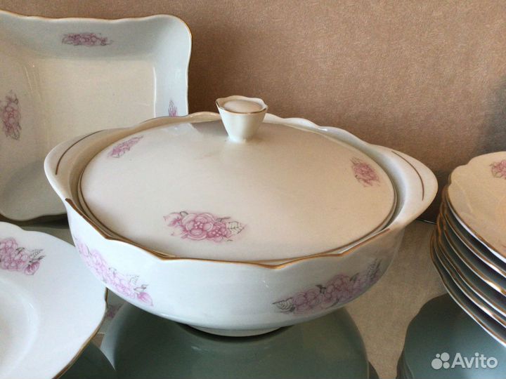 Продаю столовый сервиз