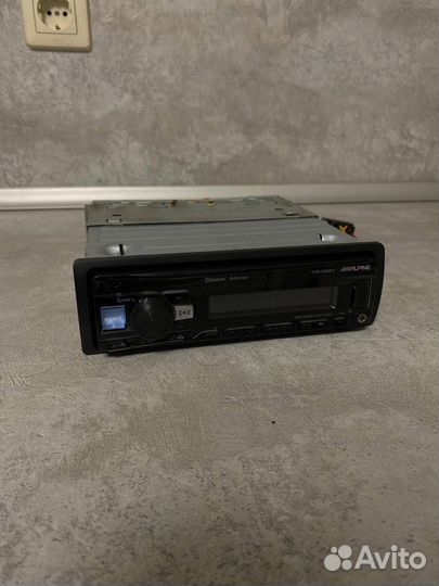 Магнитола Alpine UTE-200BT