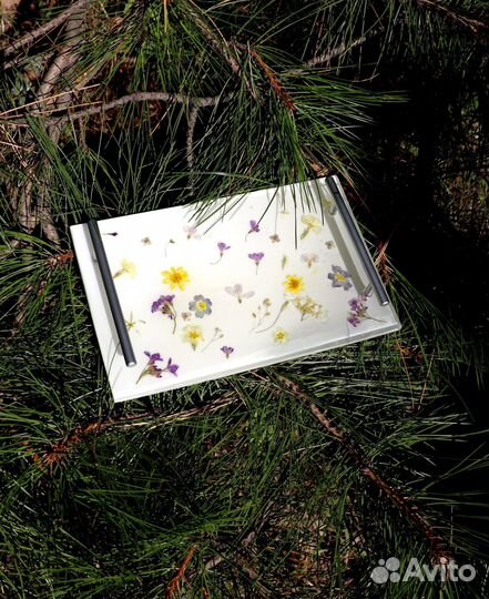 Поднос из эпоксидной смолы с сухоцветами
