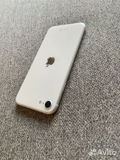 Телефон iPhone SE 2020 128gb white