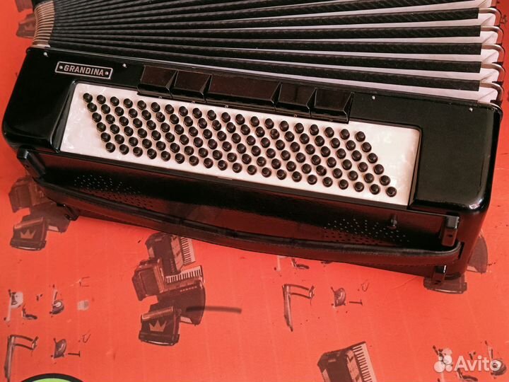 Баян Weltmeister Grandina в футляре