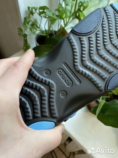 Сандалии crocs