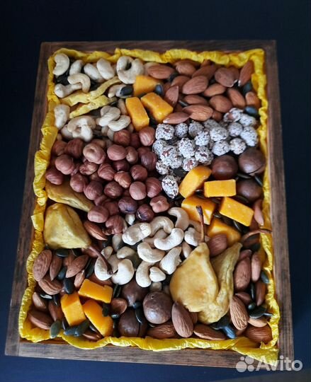 Бокс из орехов и сухофруктов в наличии и под заказ