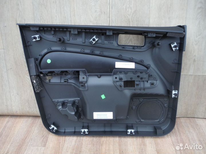 Обшивка двери передней правой Ford Focus 2 2009