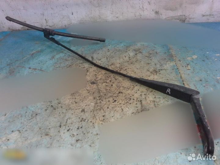 Поводок стеклоочистителя передний правый Ford Focu