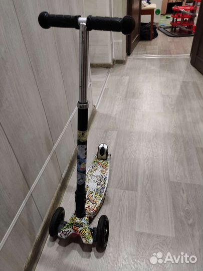 Самокат детский со светящимися колесами