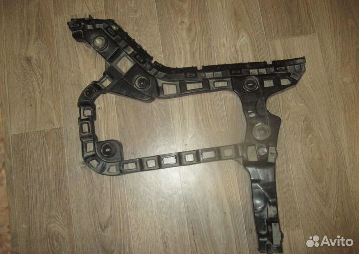 Кронштейн бампера Фольксваген Пассат 3G5807355