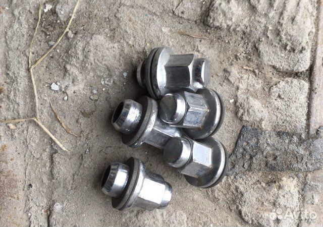 Гайки колес Toyota Land Cruiser 200 22 штуки