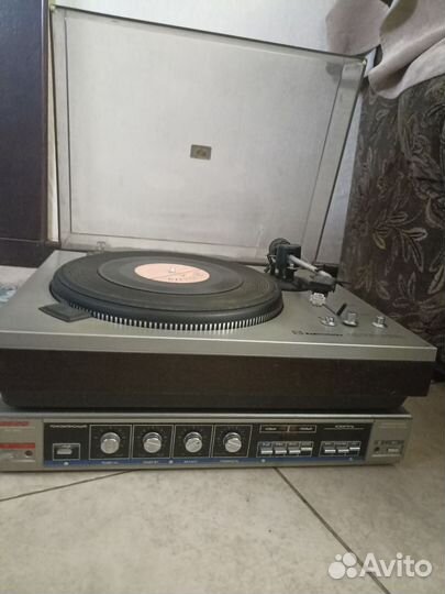 Виниловый проигрыватель