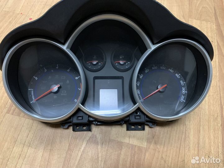 Панель приборов Chevrolet Cruze