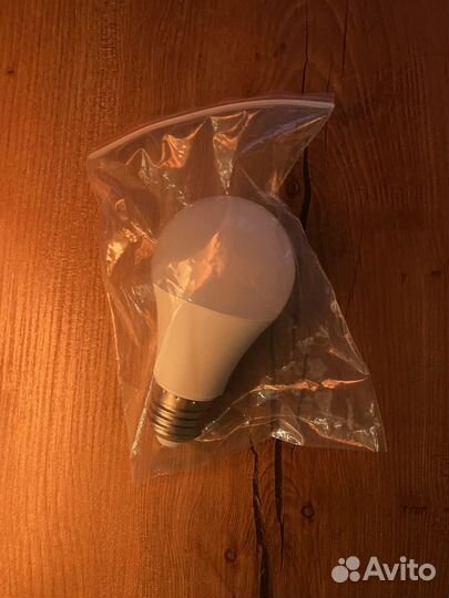 Настольная лампа с абажуром