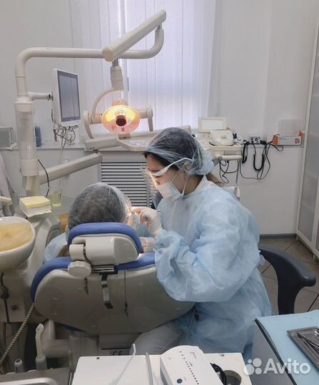 Стоматолог