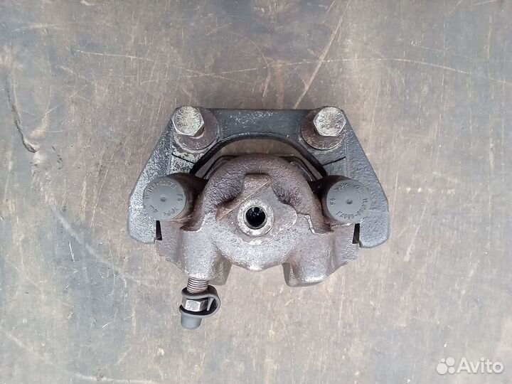 Суппорт тормозной задний левый BMW X5 e53