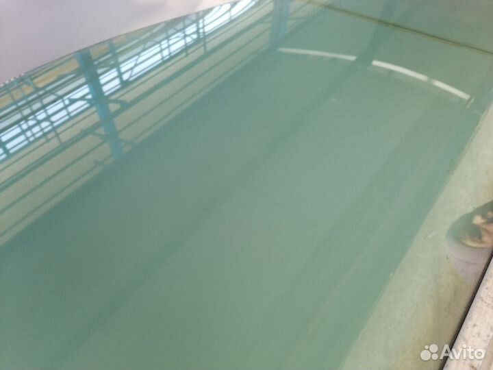 Стекло двери переднее правое Мерседес W210