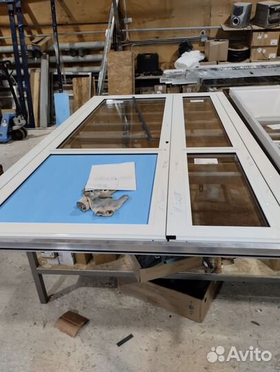 Дверь алюминиевая