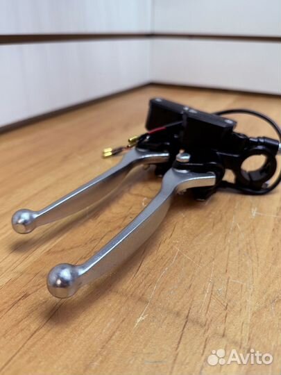 Ручка тормоза гидравлическая с бачком на электровелосипед