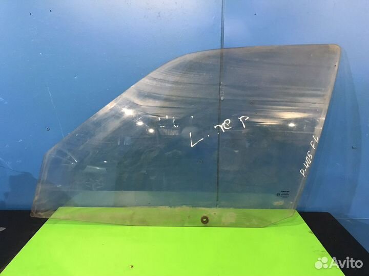 Стекло переднее левое Peugeot 405