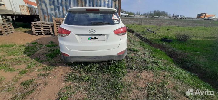 Hyundai ix35 2.0 МТ, 2014, битый, 290 000 км